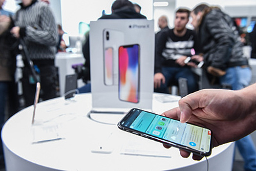 В России смартфон iPhone 8 Plus подешевел примерно на 23%