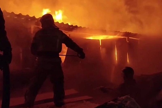 Горит ли краска. Огнемет из баллончика. Ацетон и огонь. Дезодорант и зажигалка. Горит ли шоколад.