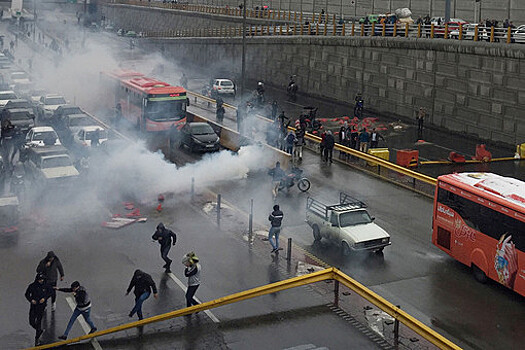 Плеснули бензин: как тушат протесты в Иране