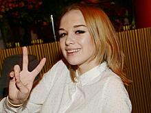 Секрет счастливого брака: Шурыгина опубликовала фото топлес и дала пару советов