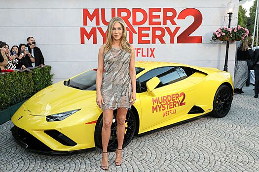 Отсылки к Формуле-1, NASCAR и другим гоночным сериям в фильмах и сериалах — Секретные материалы, Железный человек 2