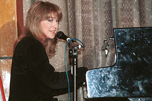 Певица Екатерина Семенова заявила, что не дотягивает уровнем до "голубых огоньков"