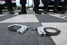 Полицейские бросают наручники в знак протеста во Франции