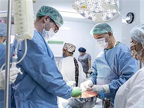 В Самаре провели уникальную операцию по пересадке почки от матери к дочери