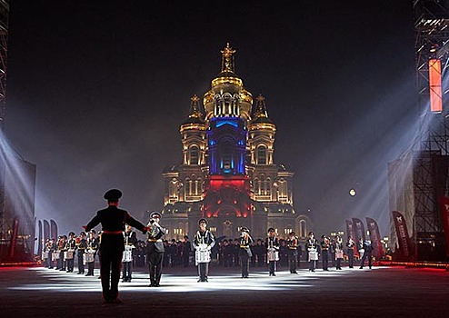 «Смуглянка» и стальной голос Левитана в прологе представления на Соборной площади Главного храма ВС России