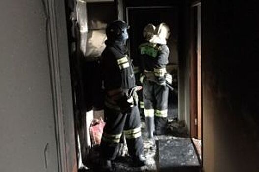 В Купчино сгорел балкон с инвалидной коляской и велосипедом