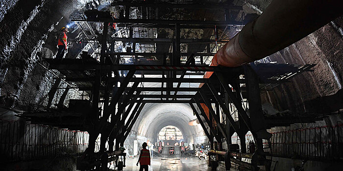 Строительство тоннеля Дацзяньшань на железной дороге Юйси -- Мохань