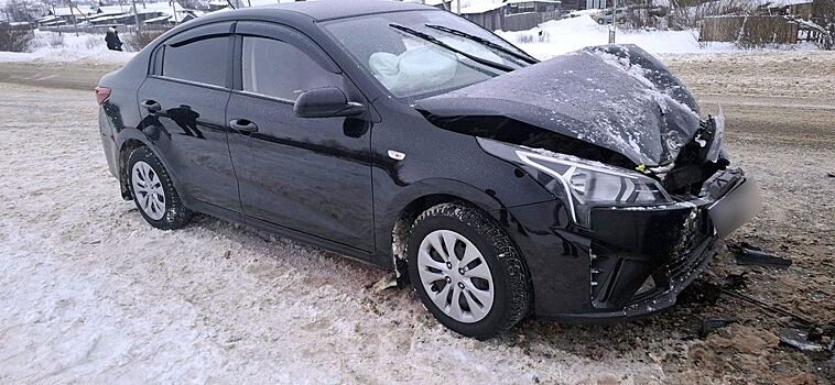 Водитель без прав подверг пятилетнюю пассажирку опасности на трассе в Удмуртии