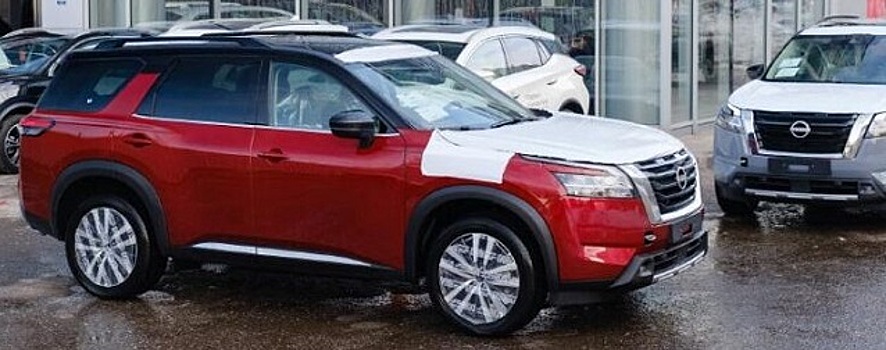 В РФ стартовали продажи кроссовера Nissan Pathfinder последней версии за 8,5 млн рублей