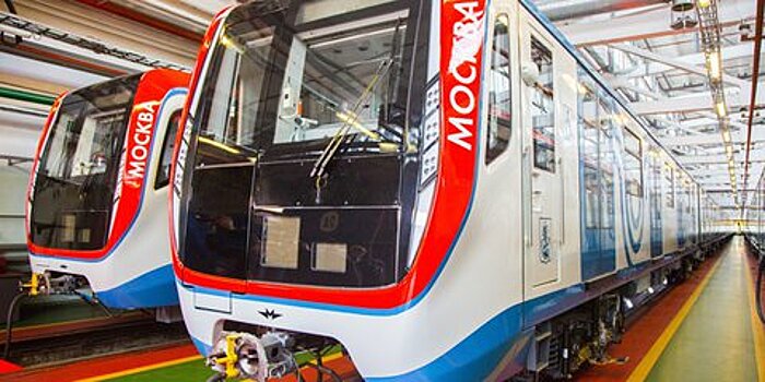 Еще два поезда нового поколения "Москва" запустили в метро