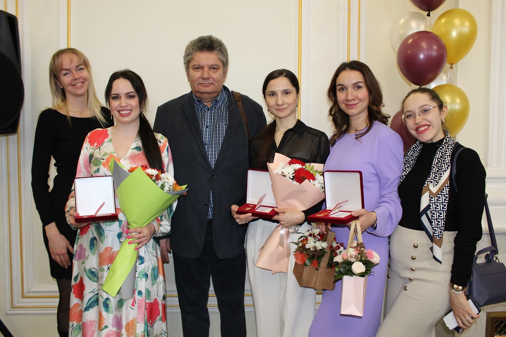 Сотрудникам Челябинского театра оперы и балета вручили премии Законодательного собрания