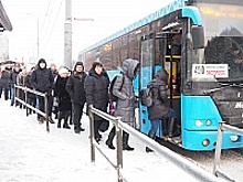 Время ожидания посадки в автобус маршрута № 400 «Экспресс» в утренние часы пик составляет 5-7 минут