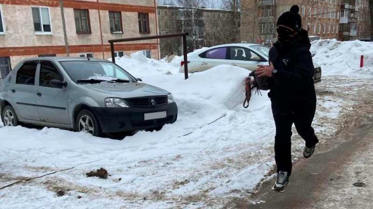 Подозреваемого в ограблении пенсионерки в Пермском крае полиция установила по фотографии очевидцев