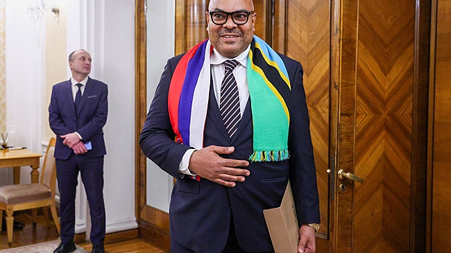 Лавров прокомментировал шарф главы МИД Танзании с флагами двух стран