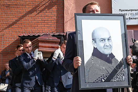 Актера из "Солдат" Вячеслава Гришечкина похоронили через два месяца после смерти