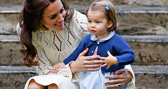 Принцесса Шарлотта всё больше становится похожей на Елизавету II