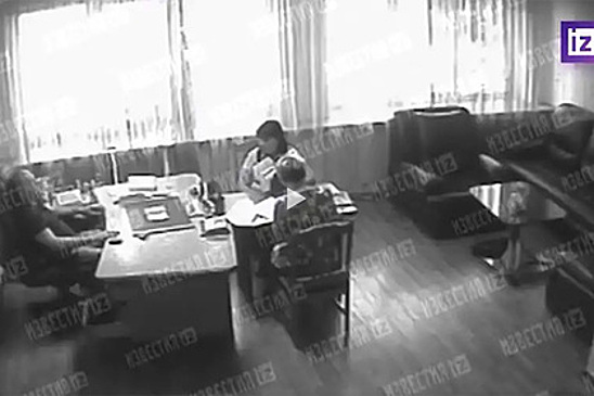 Появилось видео разговора подозреваемого в растрате детских денег экс-депутата