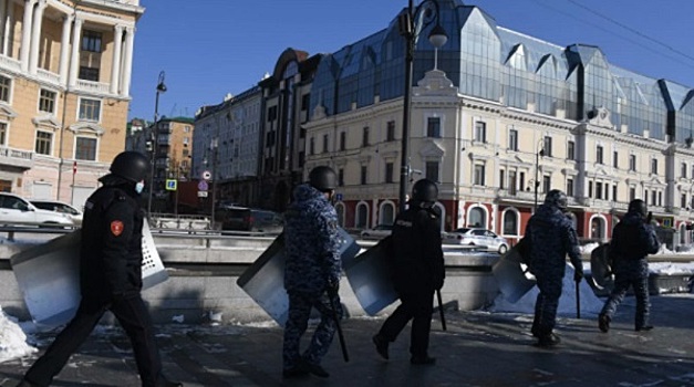 В Хабаровске и Владивостоке прошли малочисленные несогласованные акции протеста