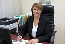 Илютикова, которую «оберегал» календарик ФСБ, стала полноправным директором депфинансов Омска