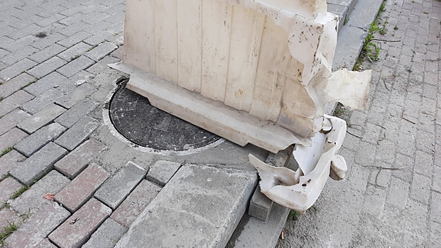 Опасный люк на проспекте Ленина в Челябинске отремонтировали