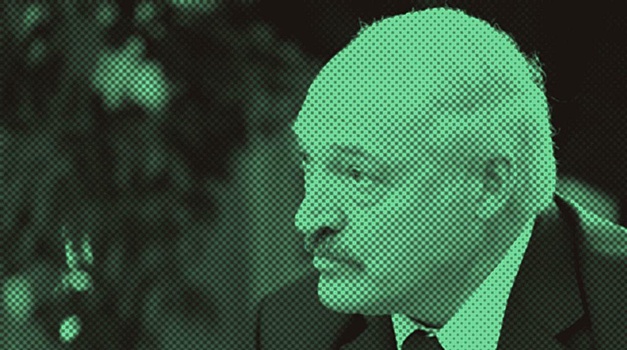 В Сети расходится видео, как Лукашенко рассекли подбородок клюшкой во время хоккейного матча