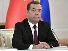 Медведев ответил на призыв президента Польши «пристрелить» Россию