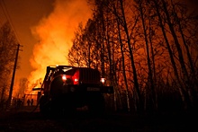 В Якутии лесной пожар подбирается к селу Быракан