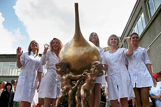 «Клизма изменила мою жизнь». Блогеры подсели на клизмы из кофе и урины. Зачем они это делают и почему не хотят верить врачам?