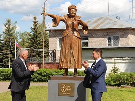 «Это кощунство!»: установленный в Башкирии памятник певице Хание Фархи вызвал бурную реакцию