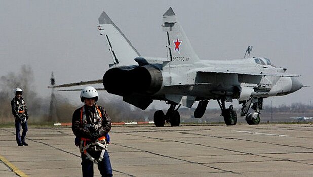 В Астраханской области прошли учения экипажей МиГ-31