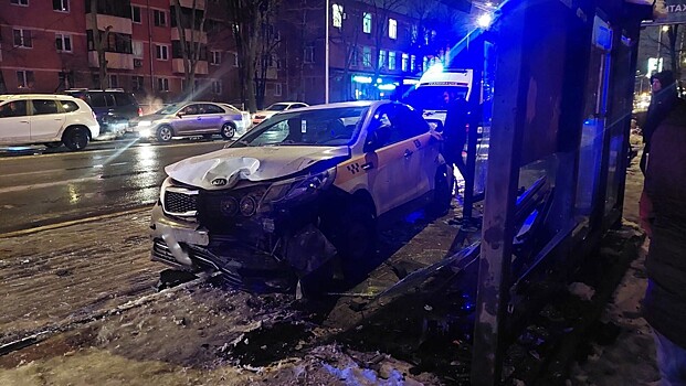 Водитель автомобиля и двое пешеходов пострадали в результате ДТП в Мытищах