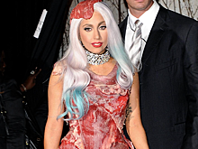 Милана Стар повторила легендарное мясное платье Леди Гаги