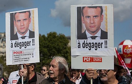 Франция против Макрона: рейтинг президента стремительно падает