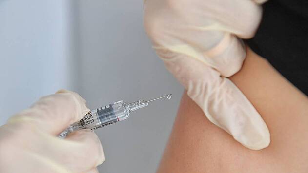 Иммунитет не вечен: когда и зачем делать прививку от кори