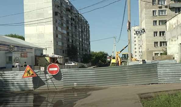 "Живем в яме": отрезанными от мира оказались жители улицы Сибиряков-Гвардейцев