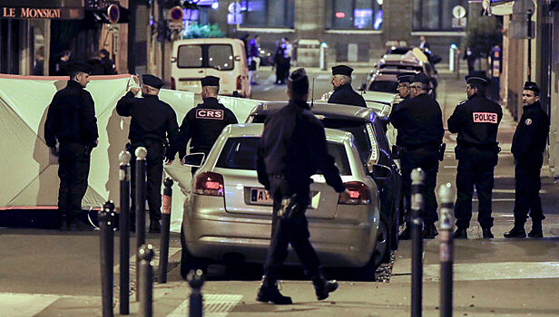 AFP: мужчина, совершивший теракт в Париже, числился в базе данных полиции