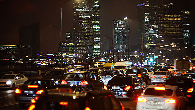 Пробки в Москве в четверг вечером достигли девяти баллов