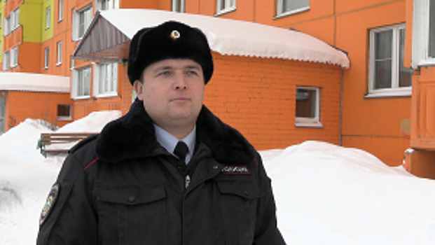 В Кировской области полицейский спас пенсионера из горящей квартиры