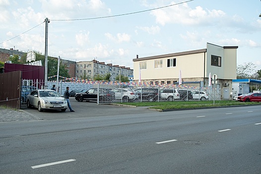 В Краснодаре на улице Уральской вместо парковки и автосалона построят гимнастический зал