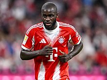 Директор «Баварии» Фройнд о контракте Упамекано: «Я уверен, что он останется в клубе надолго. Дайо невероятно счастлив, ему подходит стиль команды»