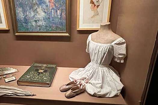 Пуанты и платье Матильды Кшесинской представлены на выставке в Петербурге