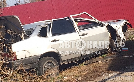 В Курске водитель ВАЗ-21099 врезался в опору ЛЭП