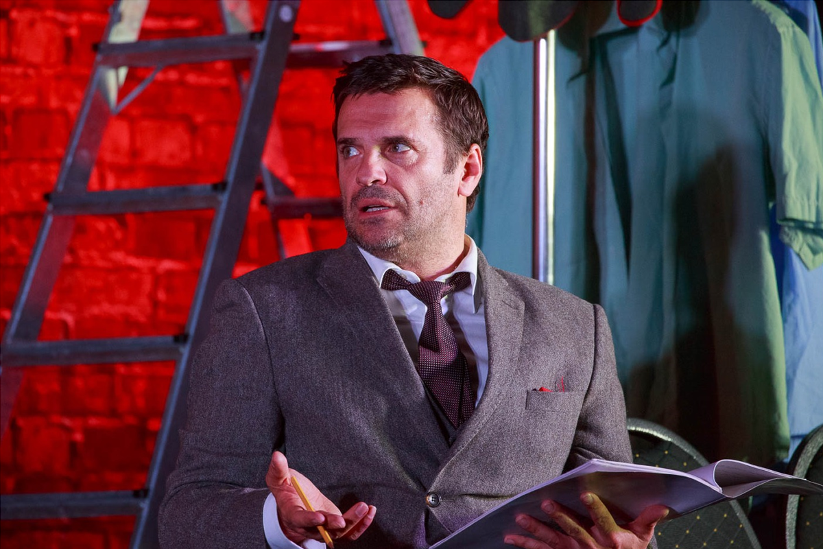 Люди хуже животных цитаты. Общение с интересными людьми цитаты. Почему плохо после общения с человеком. Статусы про общение. Люблю простых людей цитаты.