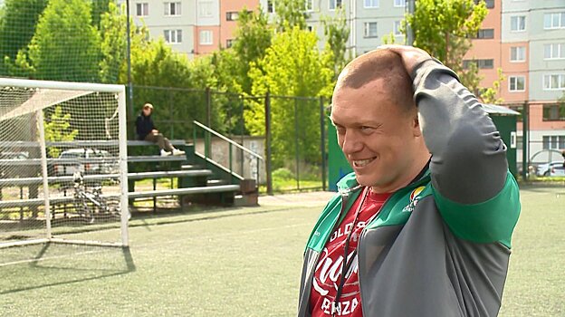 Тренер СШ «Локомотив» побрился наголо после победы команды