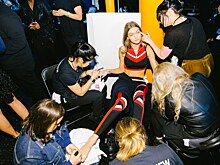 Красивые и влюбленные: модель Анвар Хадид и актриса Никола Пельтц впервые вместе вышли в свет