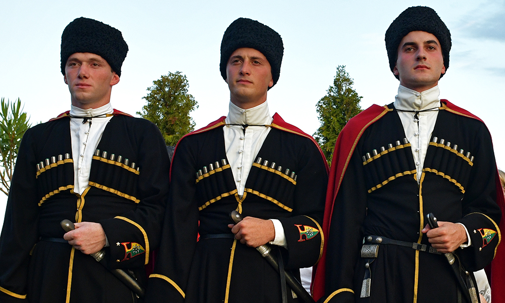 Абхазцы мужчины характер. Гостеприимство абхазов. Абхазы происхождение. Абхаз нация. Киараз лакоба.