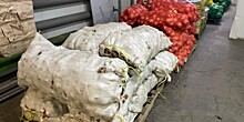Вертолет привез в чукотский поселок Провидения две тонны овощей и фруктов