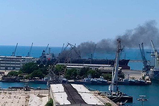 Танкер загорелся в сирийском порту