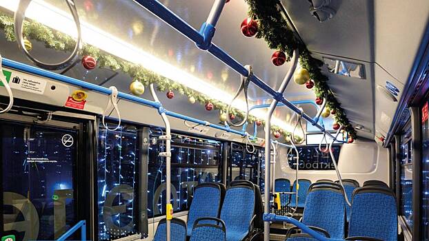 Москвичам рассказали о праздничном украшении электробусов