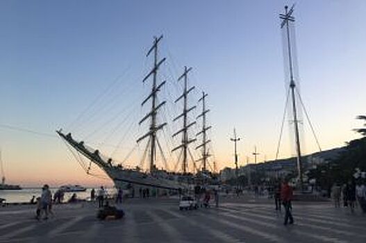 Омичи стали реже летать на летний отдых в Крым